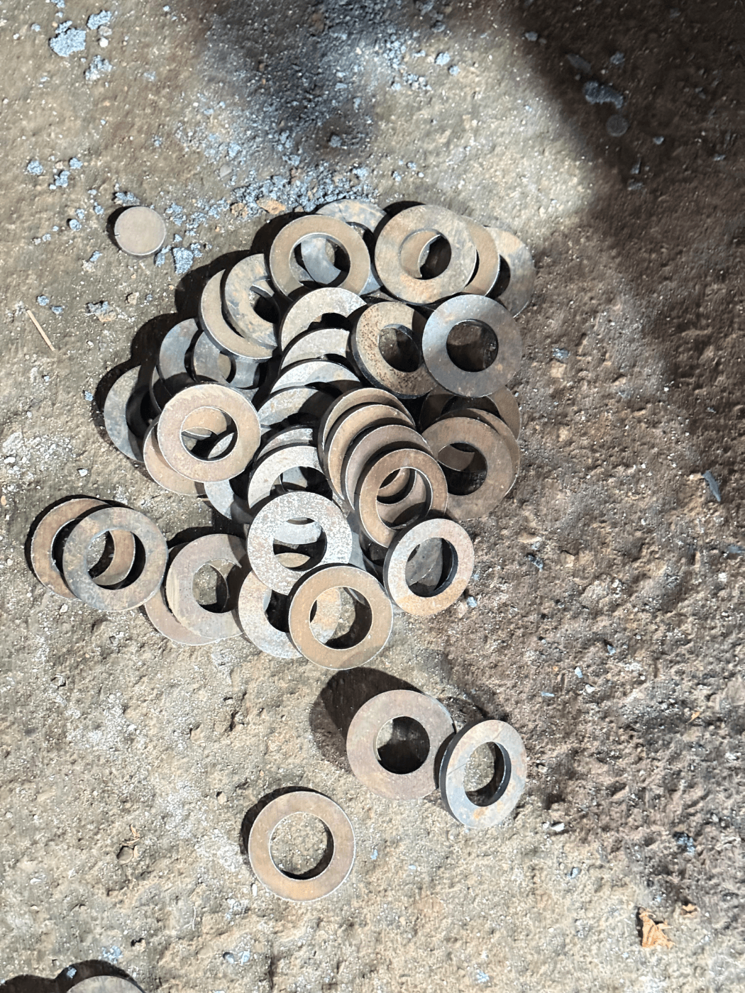 CNC laser cutting machine cutting stainless steel sheet with high precision
